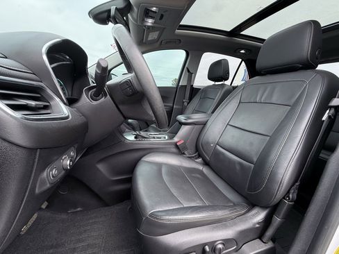 Used 2018 Chevrolet Equinox Premier image 22