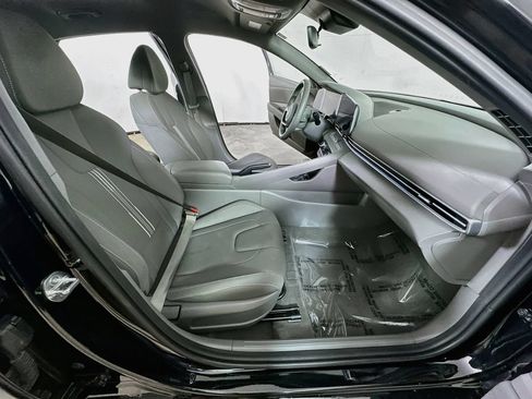 Used 2024 Hyundai Elantra SEL FWD image 12