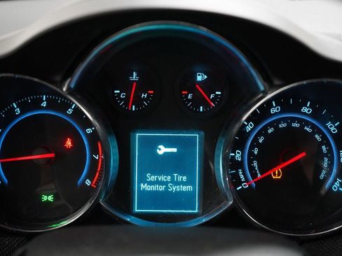 Used 2011 Chevrolet Cruze LTZ FWD image 18