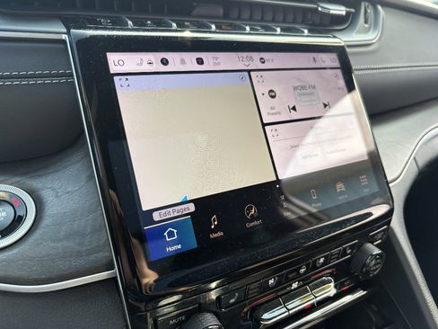 Used 2025 Jeep Grand Cherokee Limited w/ Luxury Tech Group II image 37