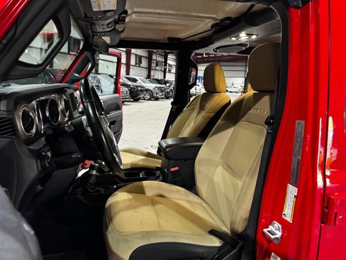 Used 2021 Jeep Wrangler Unlimited Sahara AWD/4WD image 14