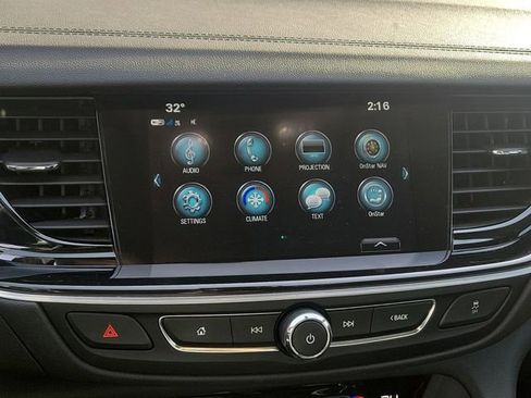 Used 2018 Buick Regal Essence FWD image 15