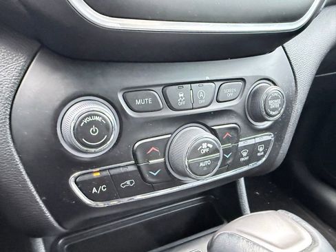 Used 2023 Jeep Cherokee Altitude Lux image 20