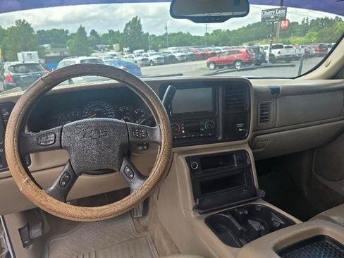 Used 2004 Chevrolet Silverado 2500 LT AWD/4WD image 8