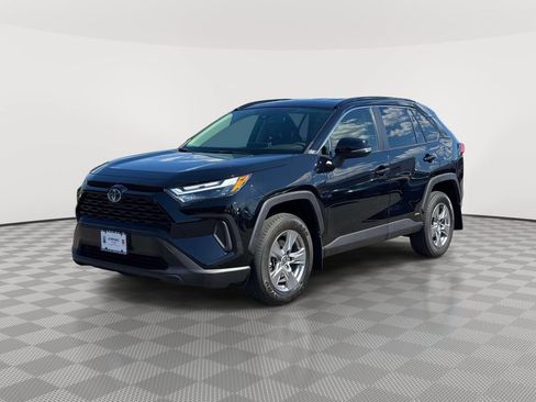 Used 2023 Toyota RAV4 LE AWD/4WD image 3