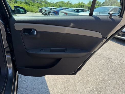 Used 2010 Chevrolet Malibu LS FWD image 17