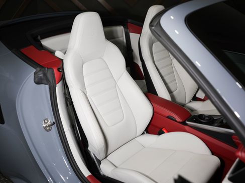 Used 2025 Porsche 911 Turbo S image 39