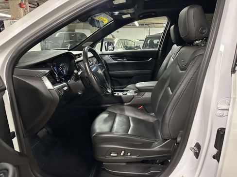 Used 2023 Cadillac XT6 Premium Luxury w/ Technology Package AWD/4WD image 18