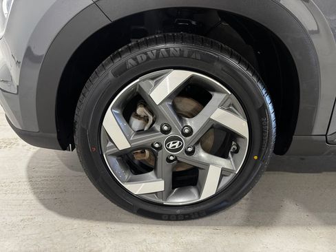 Used 2025 Hyundai Venue Limited FWD image 8