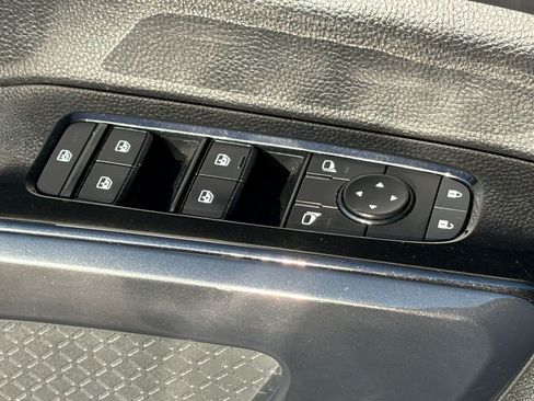 Used 2022 Nissan Pathfinder SV FWD image 16