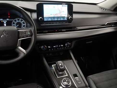 Used 2024 Mitsubishi Outlander SE image 25