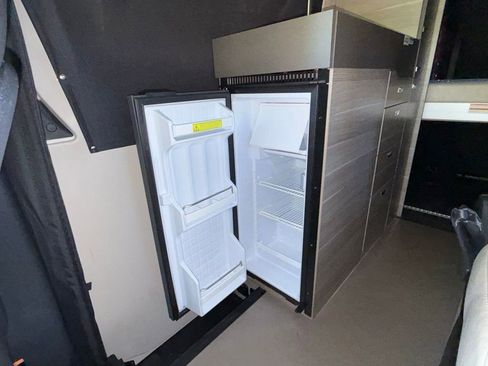 Used 2023 Mercedes-Benz Sprinter 2500 image 38