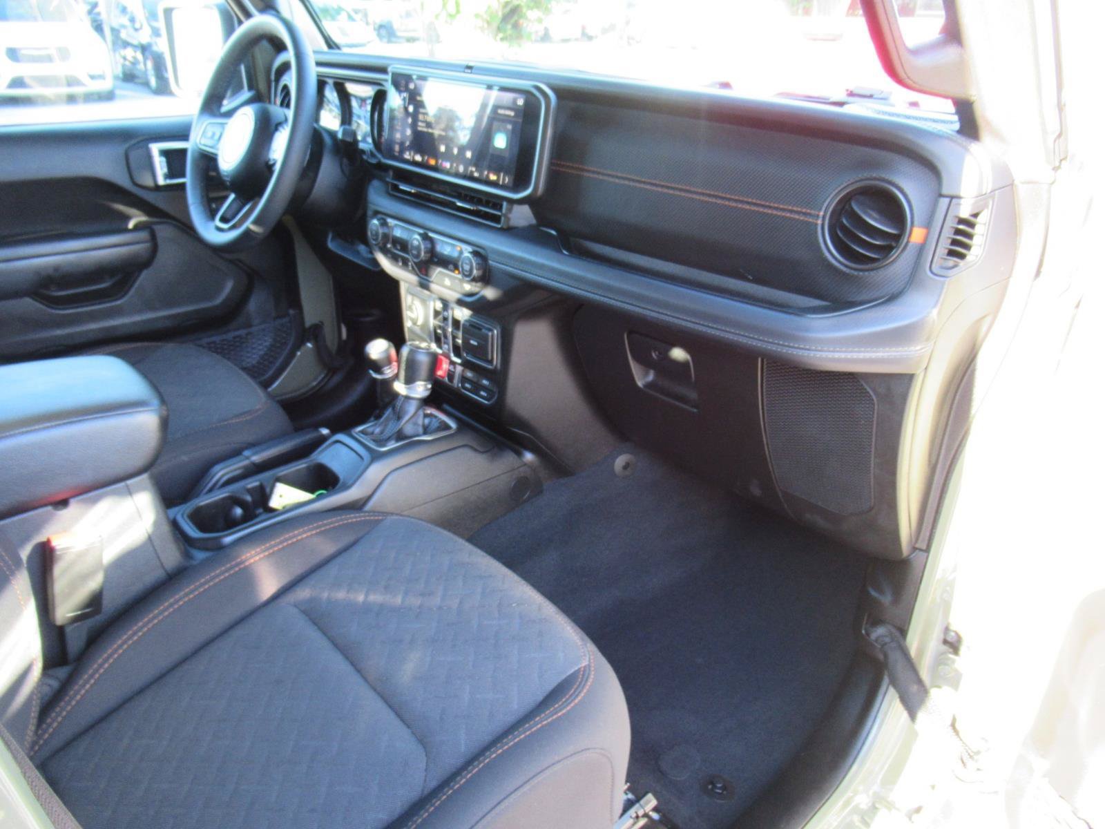 Certified 2026 Jeep Gladiator Mojave AWD/4WD image 11