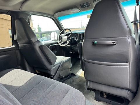 Used 2001 Chevrolet Express 3500 Passenger w/ LS Preferred Equipment Group RWD image 19