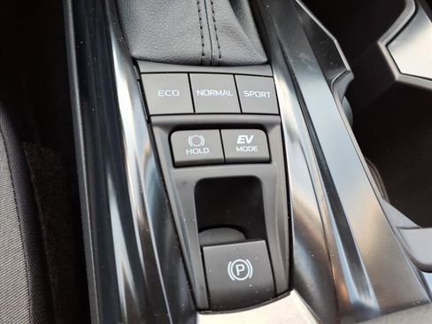 Used 2025 Toyota Camry LE image 27