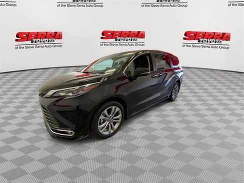 Certified 2024 Toyota Sienna Platinum image 5