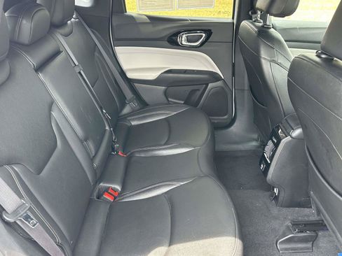 Used 2025 Jeep Compass Limited AWD/4WD image 10