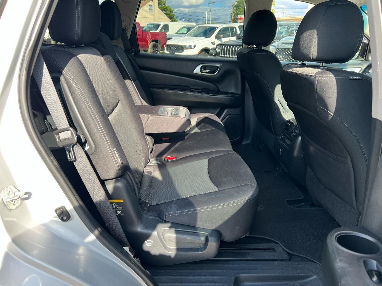Used 2018 Nissan Pathfinder SV AWD/4WD image 18