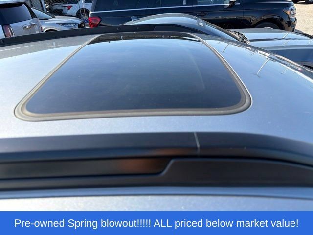 Used 2024 Chevrolet Trax LT w/ Sunroof Package FWD image 10