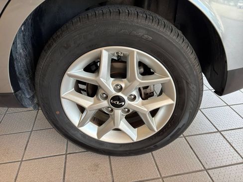 Used 2025 Kia Soul LX w/ LX Technology Package FWD image 28