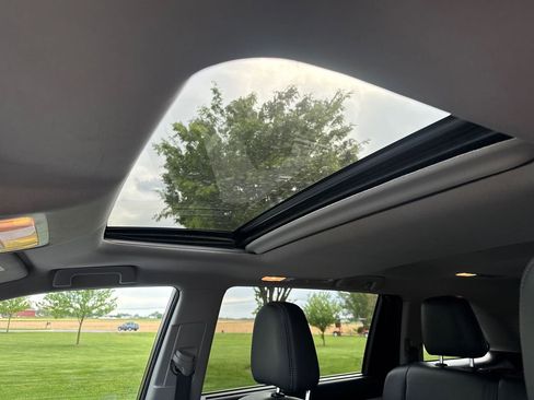 Used 2016 Toyota Highlander XLE AWD/4WD image 24
