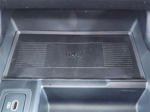 New 2025 Land Rover Range Rover Velar Dynamic SE image 17