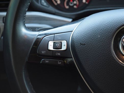 Used 2020 Volkswagen Passat 2.0T R-Line image 9