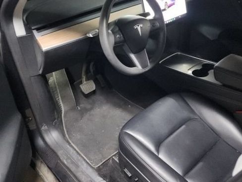 Used 2025 Tesla Model Y Long Range RWD image 6