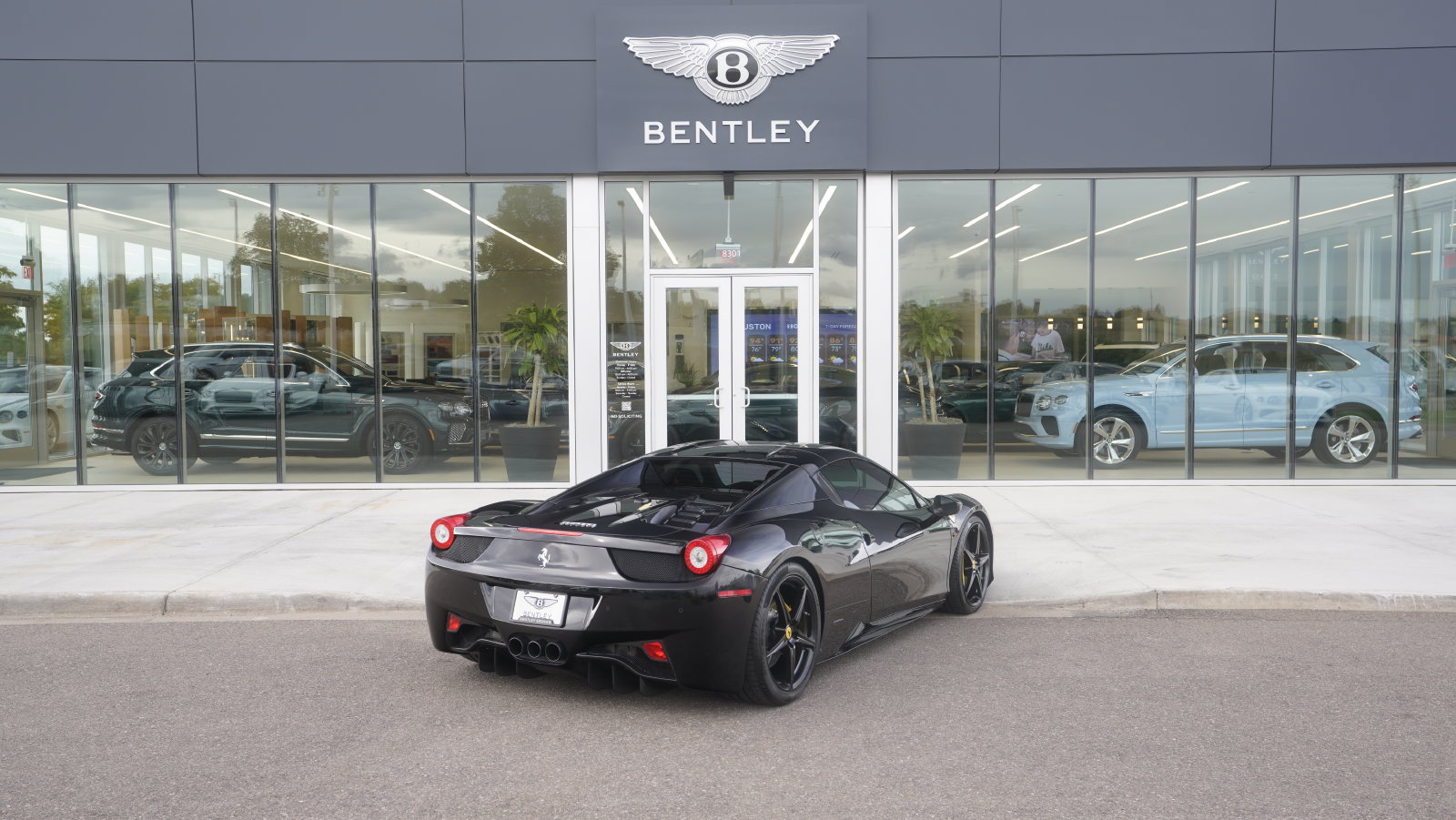 Used 2014 Ferrari 458 Spider RWD image 3