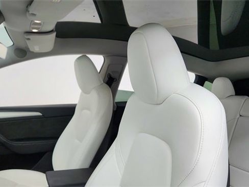 Used 2024 Tesla Model Y Long Range image 36