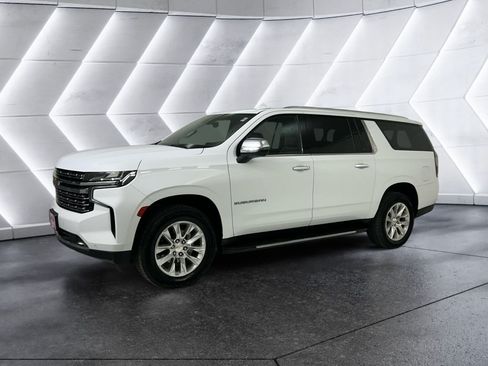 Used 2024 Chevrolet Suburban Premier AWD/4WD image 3