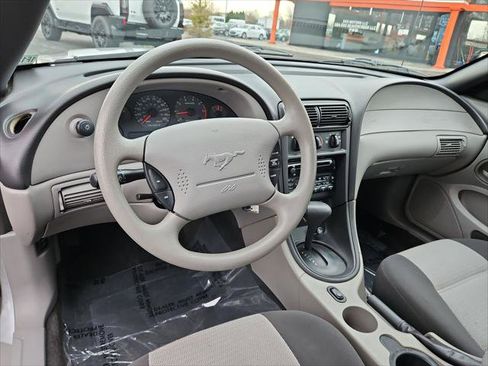 Used 2001 Ford Mustang 2dr Convertible Deluxe image 20