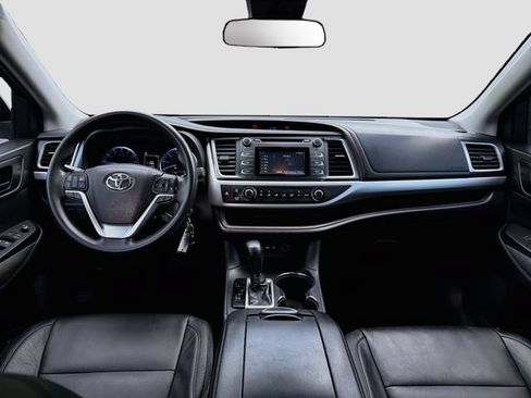 Used 2019 Toyota Highlander LE FWD image 18