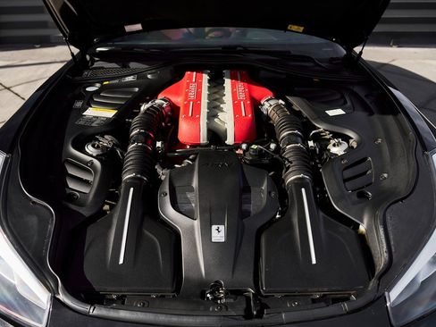 Used 2018 Ferrari GTC4Lusso image 15