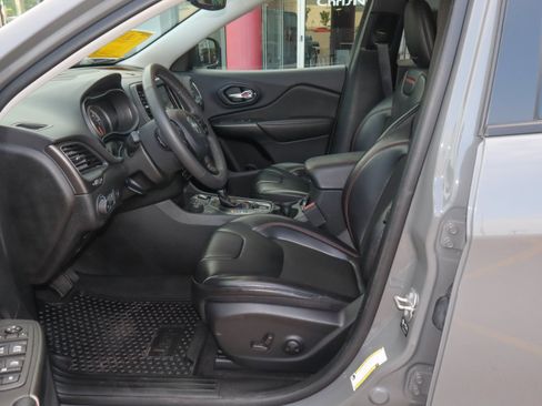 Used 2022 Jeep Cherokee Trailhawk w/ Technology Group B AWD/4WD image 8