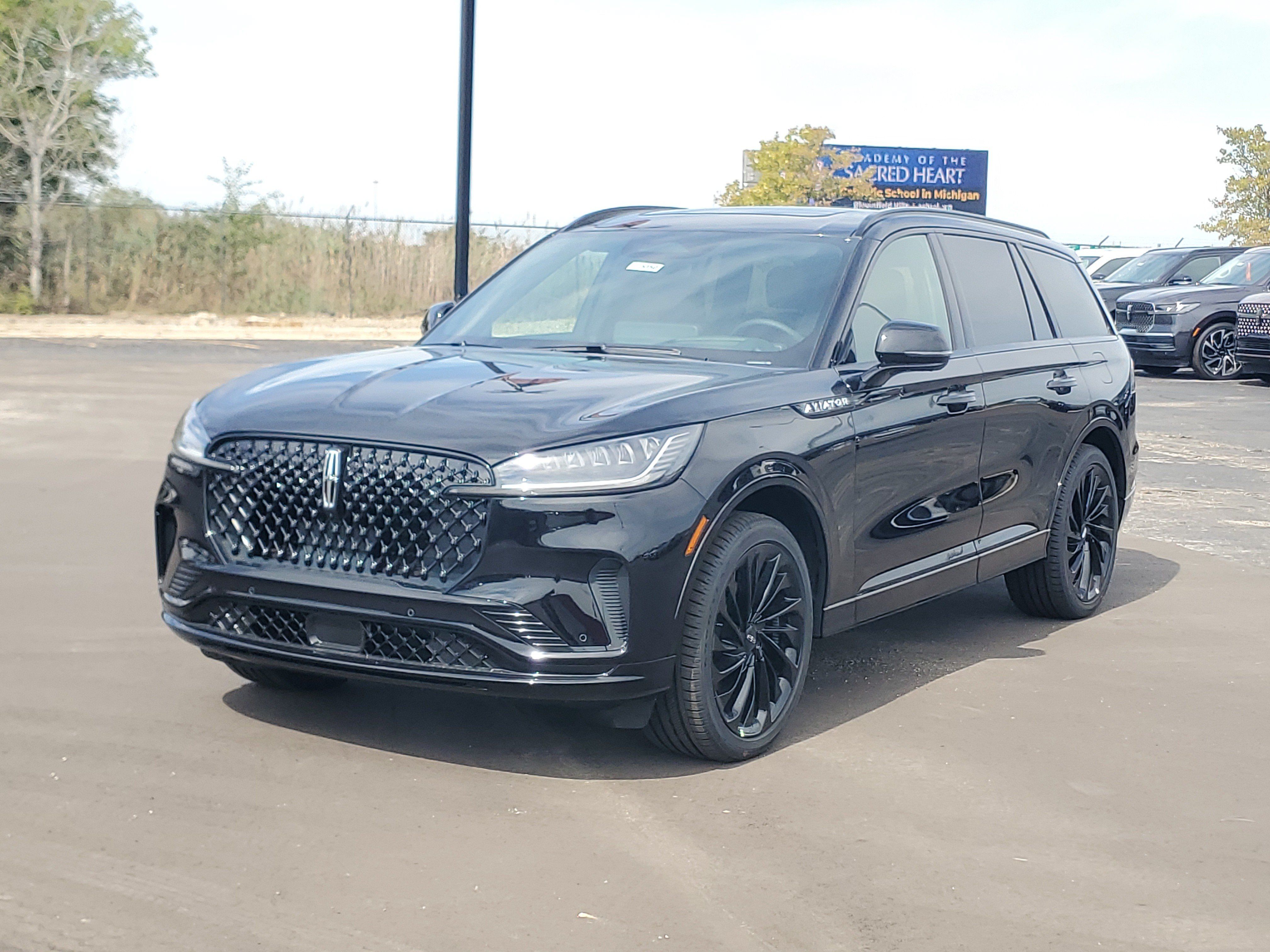 New 2027 Lincoln Aviator Reserve w/ Jet Appearance Package AWD/4WD image 2