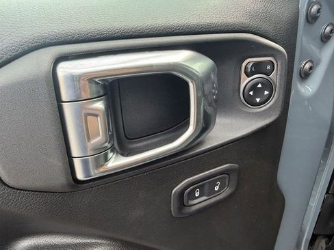 New 2025 Jeep Gladiator Sport image 13