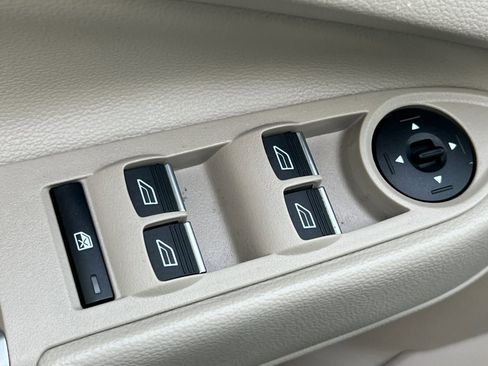 Used 2018 Ford Escape Titanium w/ Ford Safe & Smart Package image 12