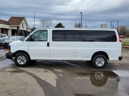 Used 2017 GMC Savana 3500 LS RWD image 3