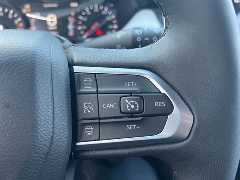 Used 2025 Jeep Compass Limited image 17