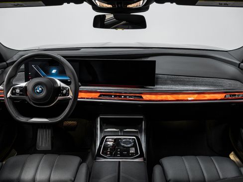 Used 2023 BMW i7 xDrive60 image 10