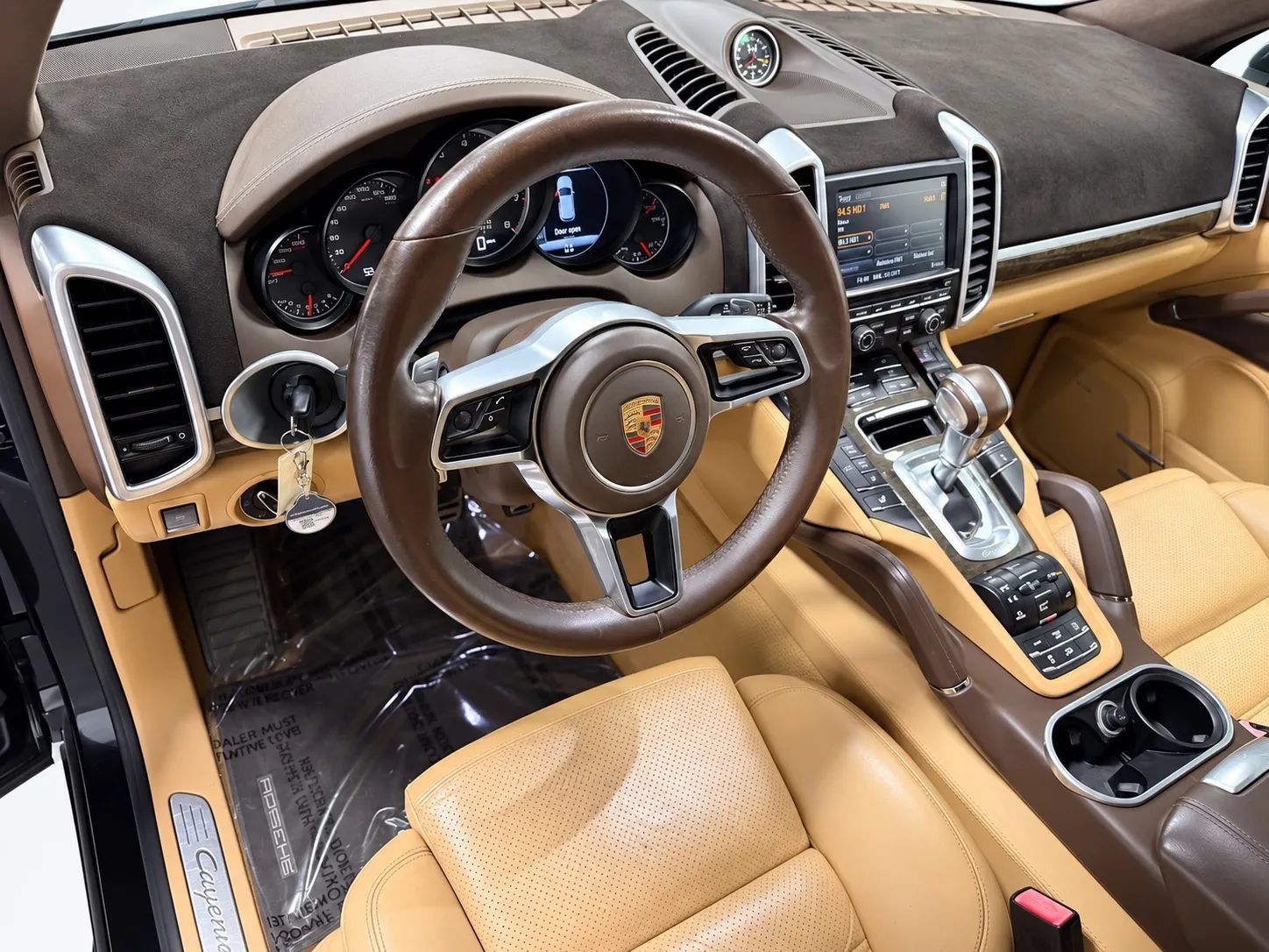 Used 2016 Porsche Cayenne Turbo AWD/4WD image 9