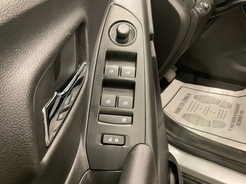 Used 2020 Chevrolet Trax LT w/ LT Convenience Package image 12