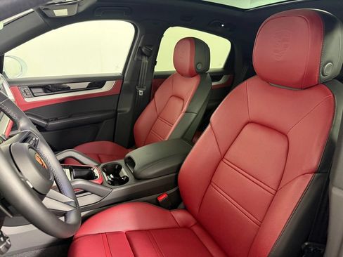 Certified 2026 Porsche Cayenne Coupe AWD/4WD image 5