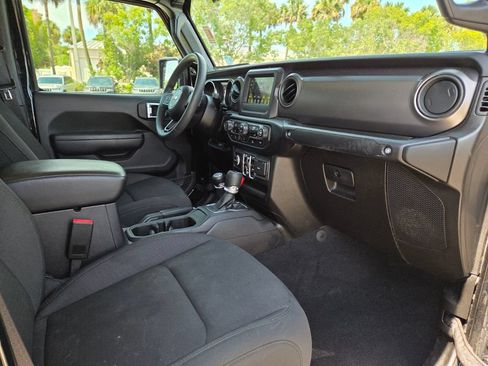 Used 2023 Jeep Gladiator Sport AWD/4WD image 13