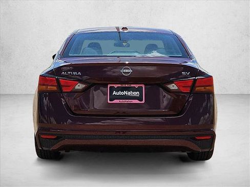 Used 2024 Nissan Altima 2.5 SV FWD image 7