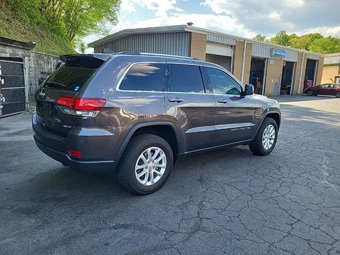 Used 2021 Jeep Grand Cherokee Laredo w/ Security & Convenience Group AWD/4WD image 7
