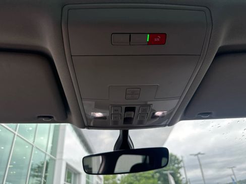Used 2023 Volkswagen Atlas SE w/ Panoramic Sunroof Package AWD/4WD image 17