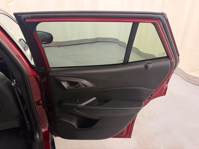 Used 2025 Chevrolet Trax LT FWD image 16