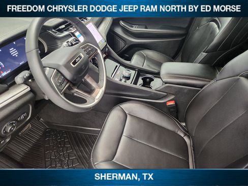 Used 2023 Jeep Grand Cherokee Limited w/ Luxury Tech Group II AWD/4WD image 8